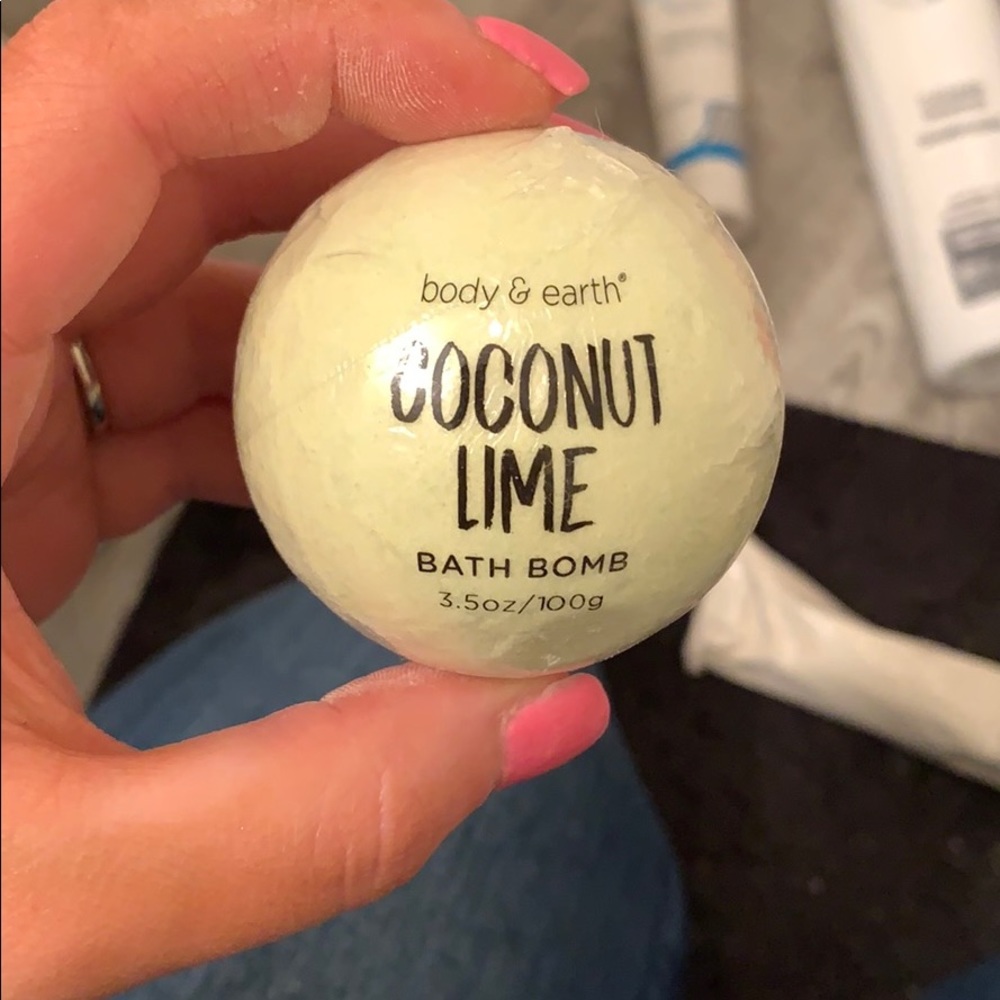 Bath bomb